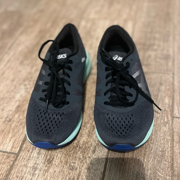 ASICS Roadhawk running shoes size 8. - Picture 5 of 5